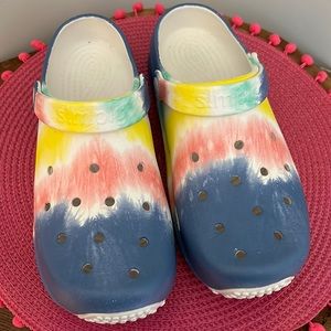 Simply Southern tie dye clogs size 9 NWOT